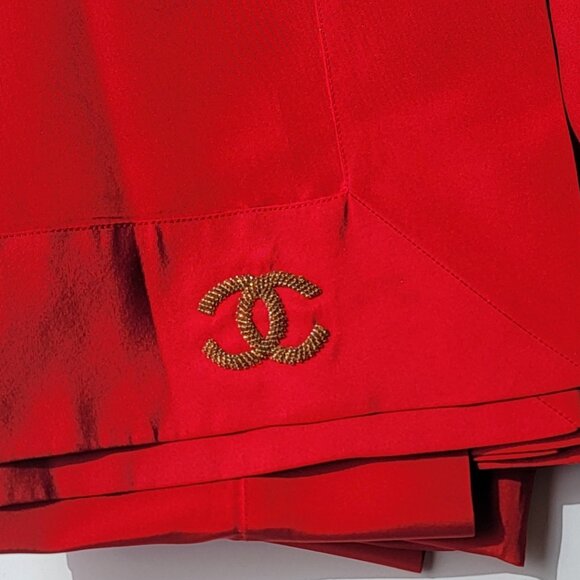 CHANEL Authentic Couture Red Silk Wrap Stole Shawl with embroidered CC's large - Picture 4 of 8